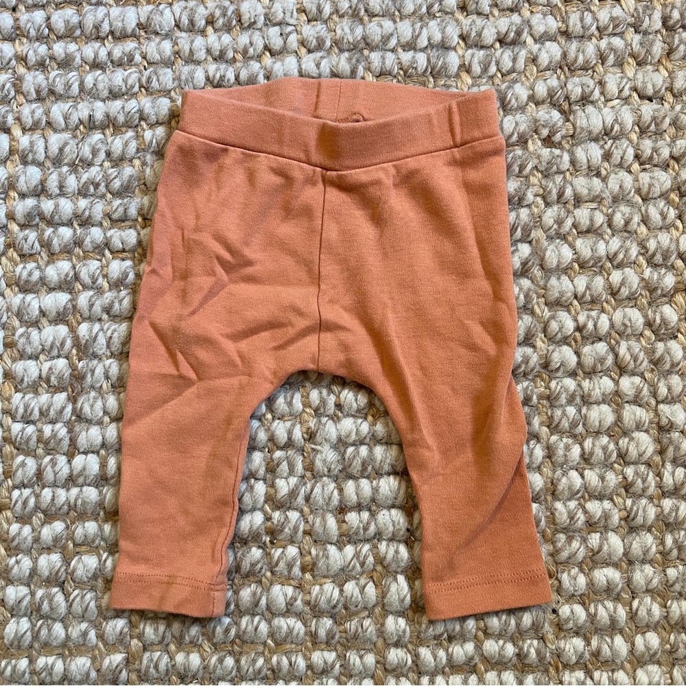 Kate Quinn pants
